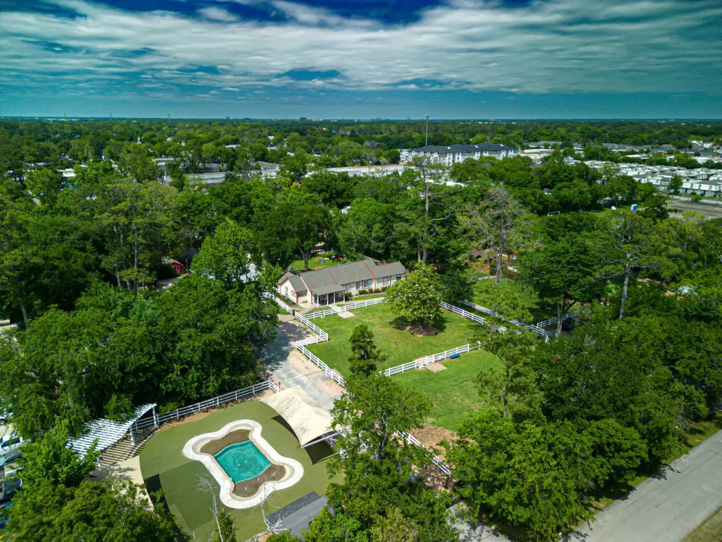 Zen dens at houston dog ranch